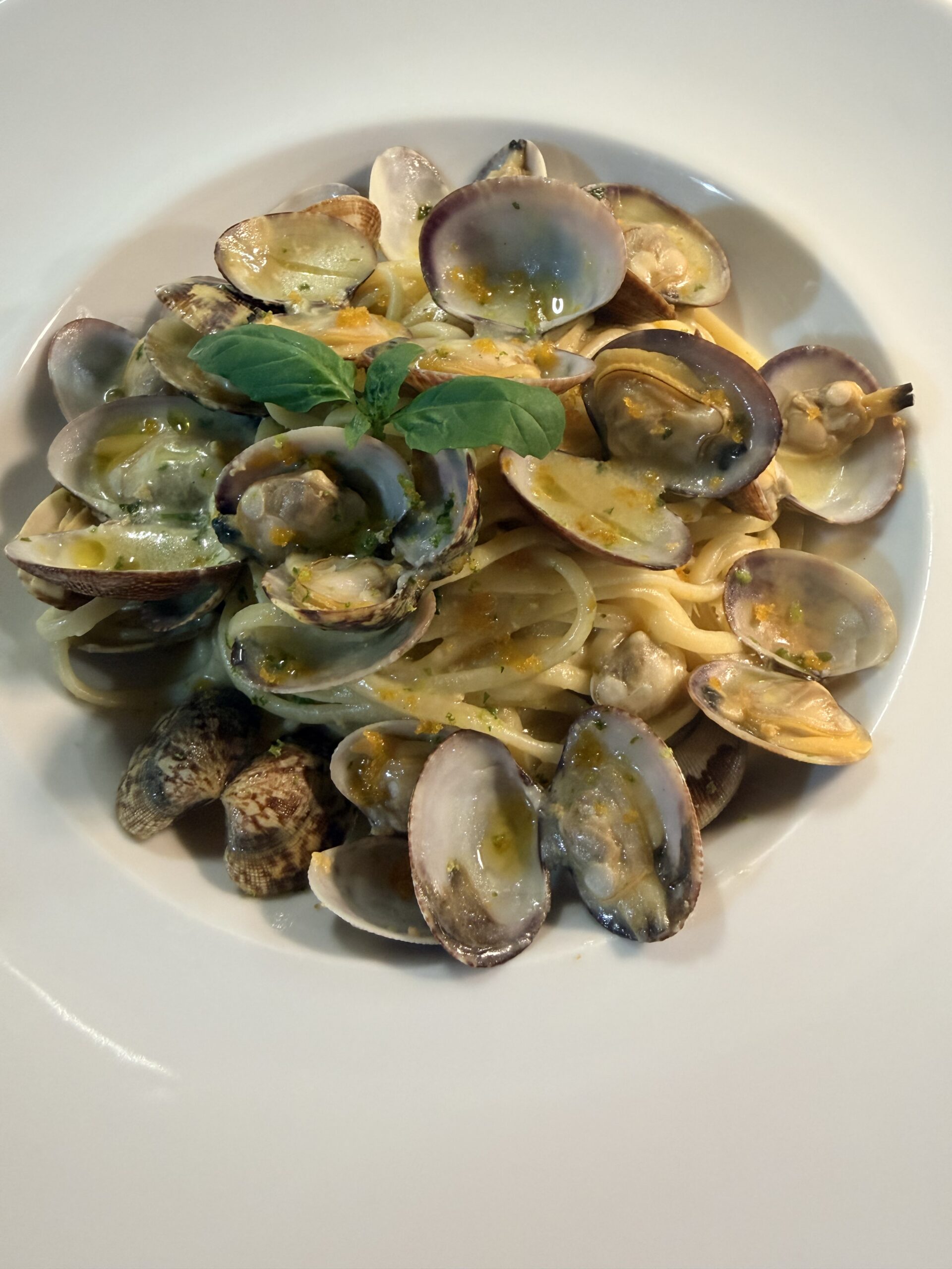 Linguine con Vongole Veraci, bottarga di muggine e lime